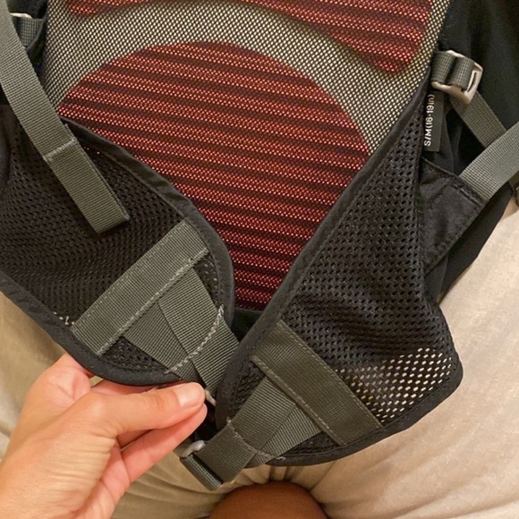Osprey escapist 18 backpack - gently used - Picture 10 of 15
